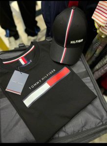 Set Exclusivo Tommy Hilfiger: T-Shirt Premium + Gorra Classic – Estilo Urbano de Élite